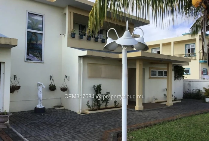 Spacieuse Maison Familiale à Vendre – Beau Vallon, Mahébourg 