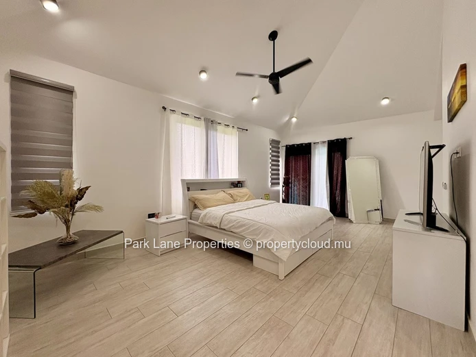 Modern Luxury Villa with Mountain Views and Private Pool in Tamarin