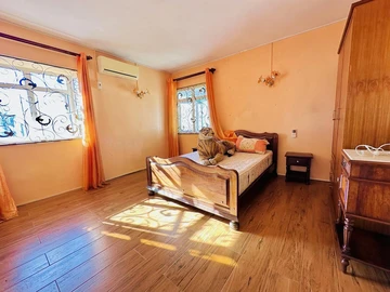 6 Bedroom House