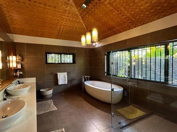 5 Bedroom Villa