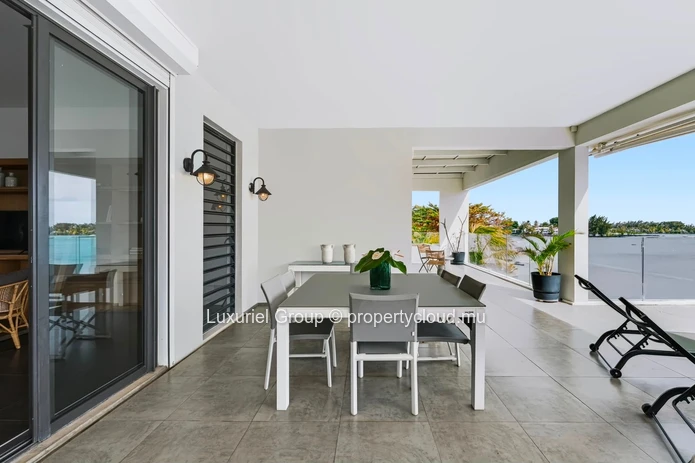 Pereybere – Exceptional Beachfront Penthouse