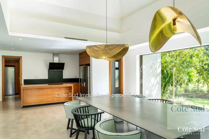 For sale - Prestigious architect-designed villa in Anahita