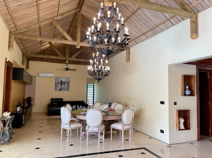 Sanctuaire Moderne : Le Luxe au Cœur d'un Domaine Exclusif