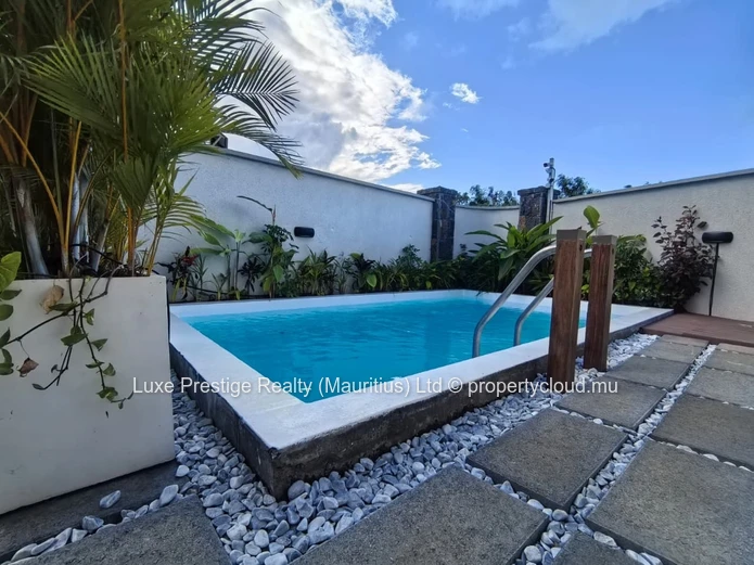 Villa Moderne de 3 Chambres à Louer à Grand Baie, Pereybère | 2 Chambres en Suite, Balcon Privé et Parking