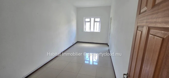 Office 163 m² located in Port-Louis, close to Jeetoo Hospital