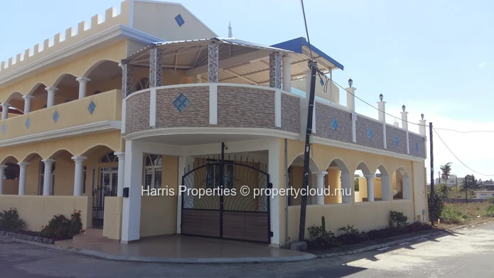 Grande maison neuve à vendre