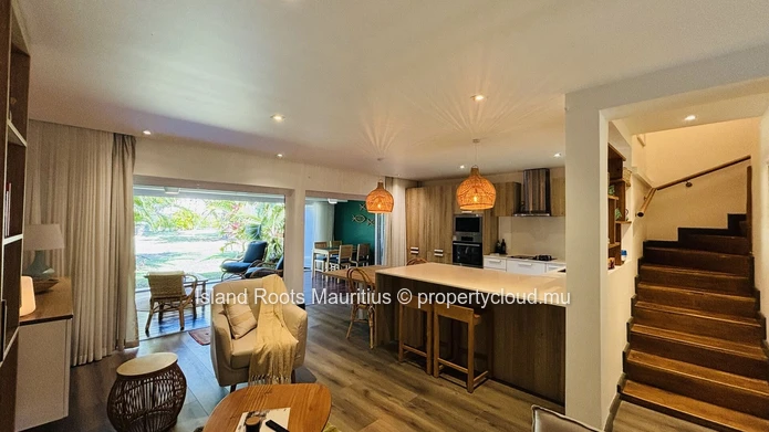 Duplex de 3 chambres à Bain Boeuf, non loin de la plage publique.