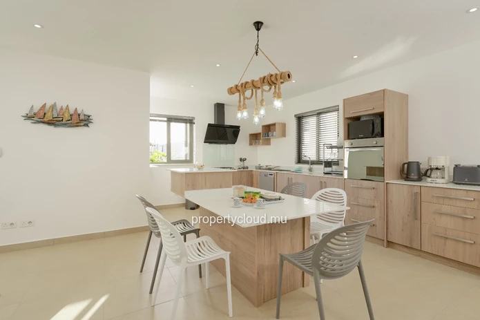 À VENDRE – Élégante villa contemporaine à Grand Baie, île Maurice. Marche local uniquement