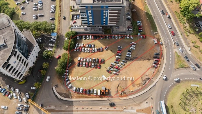 Building plot in a prime location - Ebène - Parking - Potential building