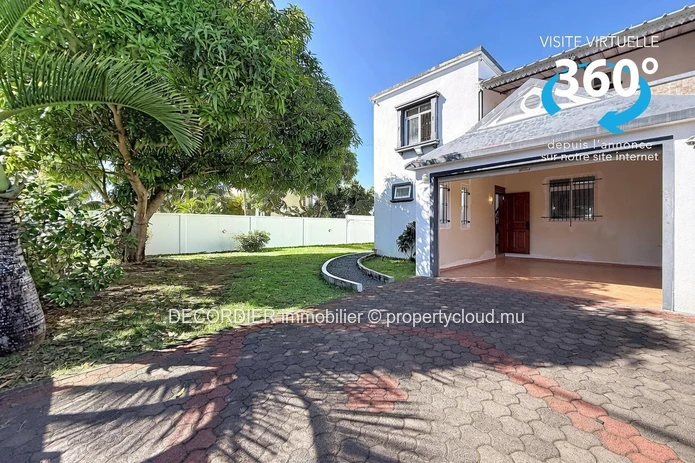 House for Rent with Private Pool – Bain Bœuf