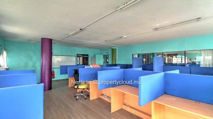 Office space of 371.61 m² 