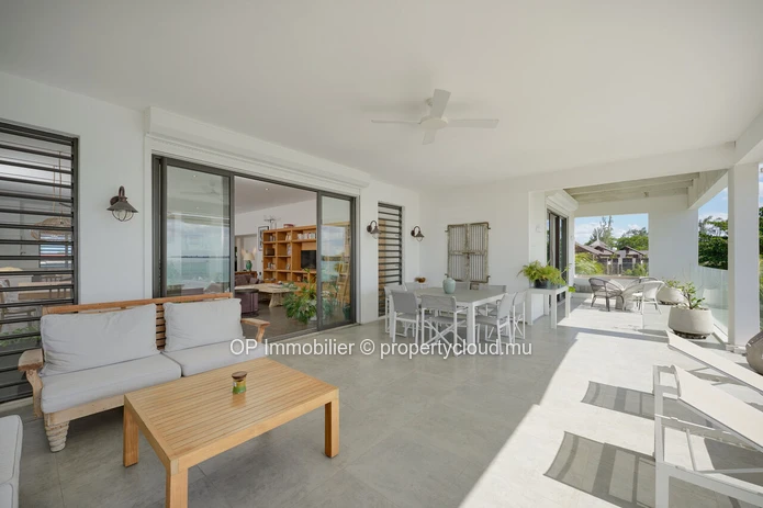 Penthouse meublé de 320 m² à louer à Péreybère avec piscine