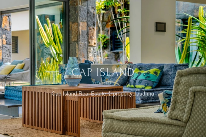 Tropical luxury in a 5-bedroom villa