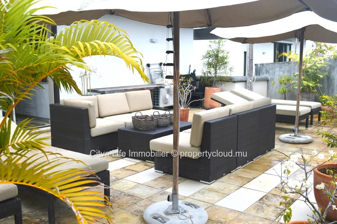 This gated residence gives both the opportunity of living by the river and by the sea…