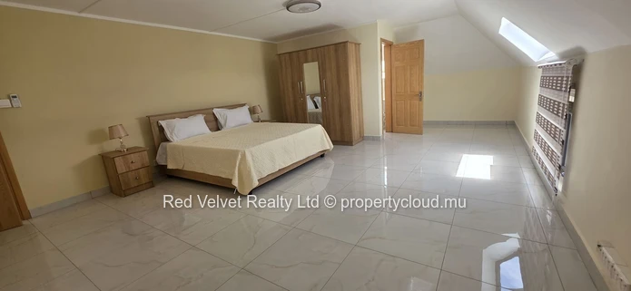 Penthouse de luxe 4 chambres avec vue sur l'océan et grande terrasse – Flic en Flac | Rs 80,000