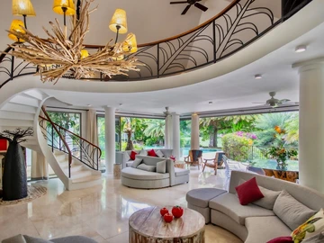8 Bedroom Villa