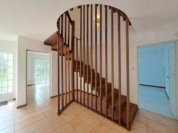 6 Bedroom House