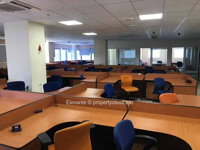 Office spaces available at Ebène for a total surface of 1,443m²
