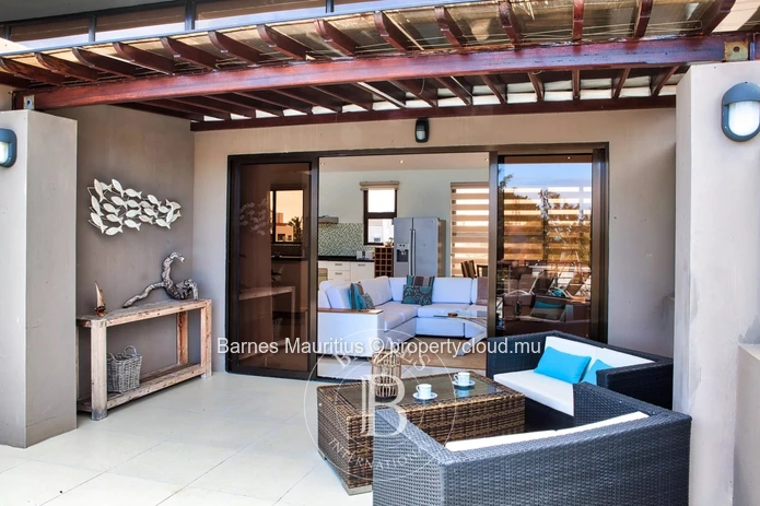 BLACK RIVER - 4 bedrooms sea view penthouse