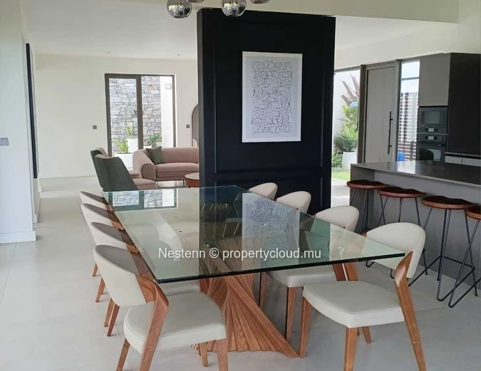 285 m2 villa on 1000 m2 of garden in the heart of nature