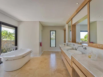 6 Bedroom Villa
