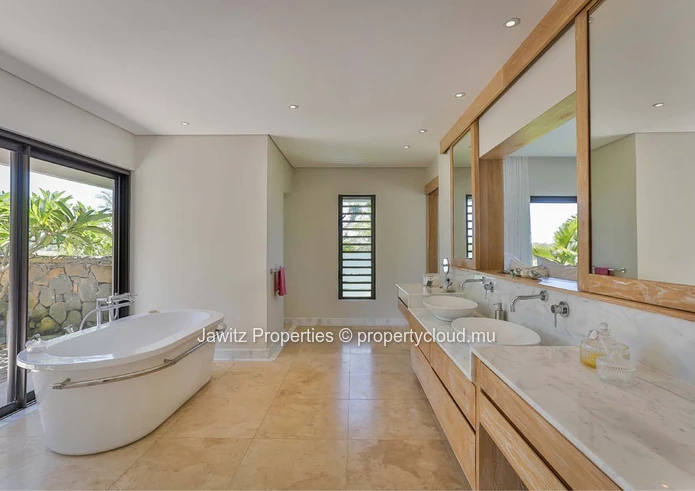 A Grand 800m² Sanctuary of Luxury & Tranquility