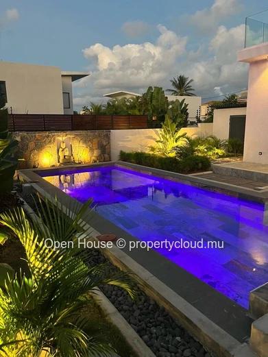 For rent - New fully furnished villa - 4 en-suite bedrooms - swimming pool - garage - near the sea - Trou aux Biches