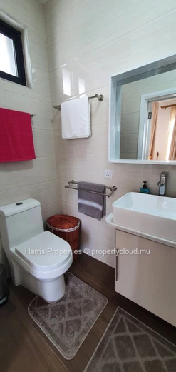 Appartement moderne & lumineux au deuxième étage à louer à Pereybère