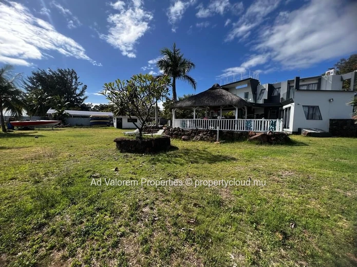 4-Bedroom Villa with Private Pool for Sale in Pointe aux Sables