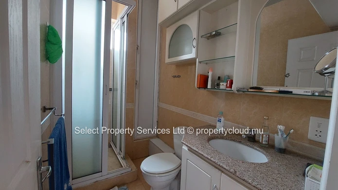 Appartement de 3 chambres à vendre à Vieux Quatre Bornes à Rs