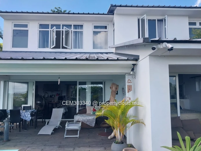 Villa familiale 4 chambres avec piscine à vendre – Village des Pêcheurs, Rivière Noire