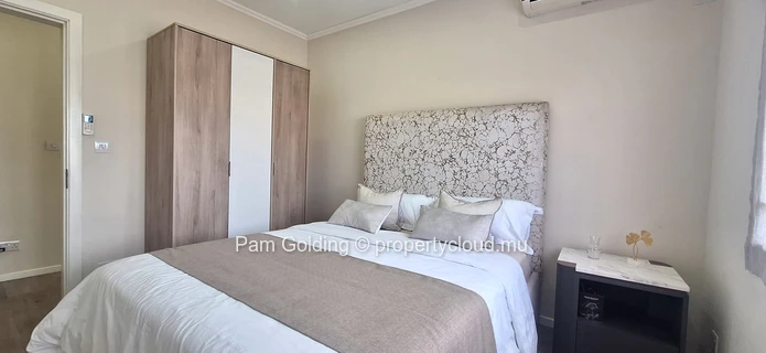 Appartement meublé au rez-de-chaussée avec jardin privé