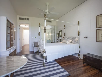 5 Bedroom Villa