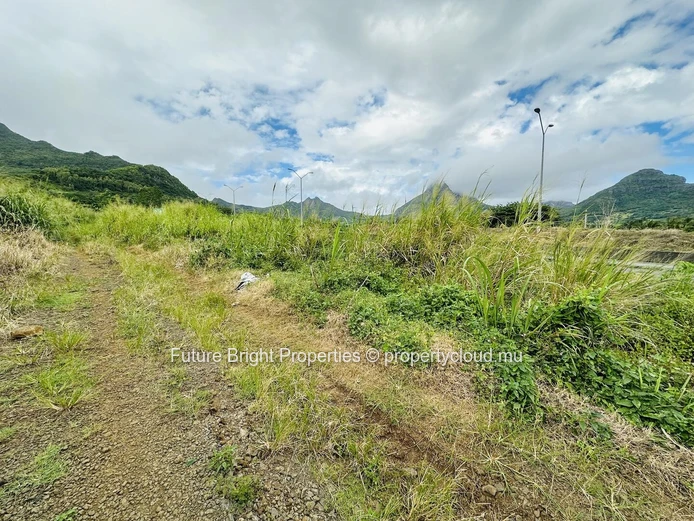 Opportunité d’Investissement Exceptionnelle – Terrain à Vendre en Bordure de la Route Principale à Verdun
