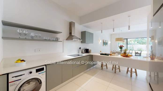 Luxury G+2 Apartment with Communal Pool in Péreybère | 143m² | Sea Access | Close to Amenities 