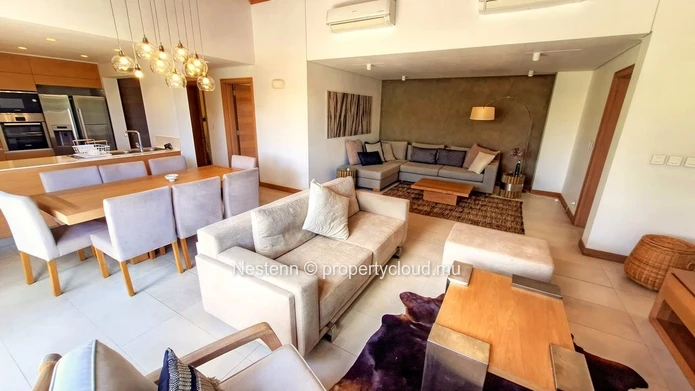 2-bed penthouse in a prestigious parc
