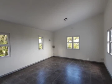 6 Bedroom House