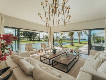 6 Bedroom Villa