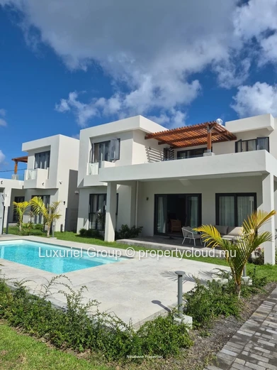 Elegant Villas with Pool, Garden and Terrace