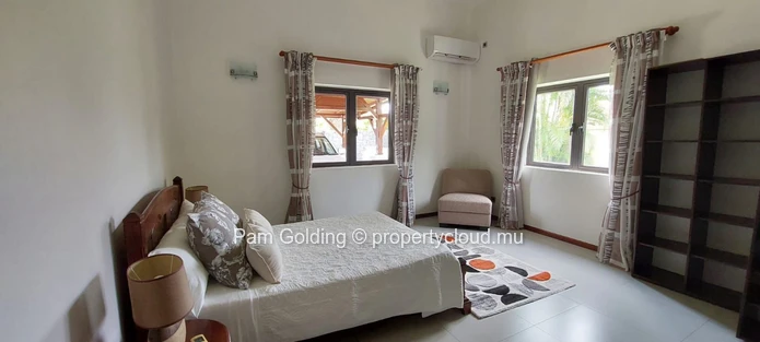 Maison Idéalement Située au Cœur de Tamarin à Vendre