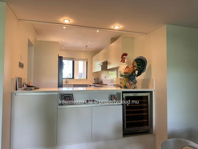 Appartement IRS Anahita à vendre – 2 chambres, jardin privatif 450 m² sur le golf –  Île Maurice