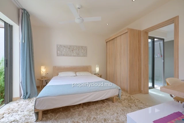 For sale: villa in a prestigious residence accessible to foreigners. Two minutes from the center of Grand Baie.