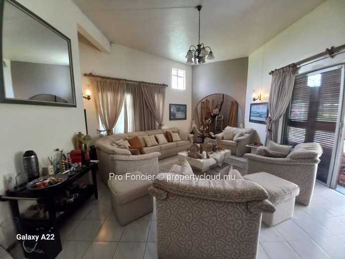 House for sale in Rose-Hill - Charming & Peaceful Setting