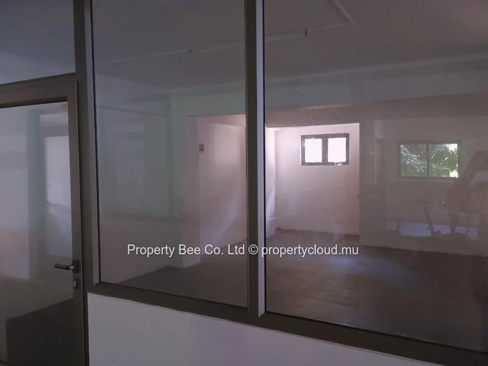 2024 Unfurnished office: Main Road Beau Bassin / Medical-Health
