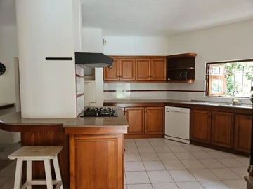 5 Bedroom Villa