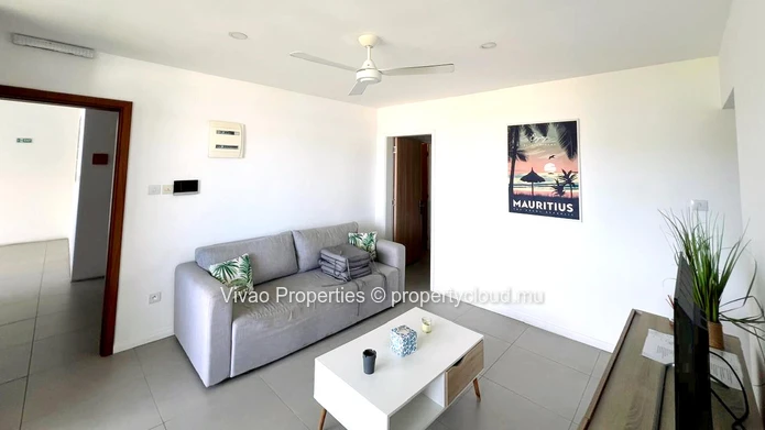 Building for sale in Trou aux Biches, 780m² living space, 671m² of land, shared pool, close to the beach and shops, 8...