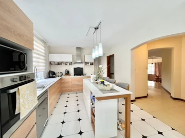 5 Bedroom House