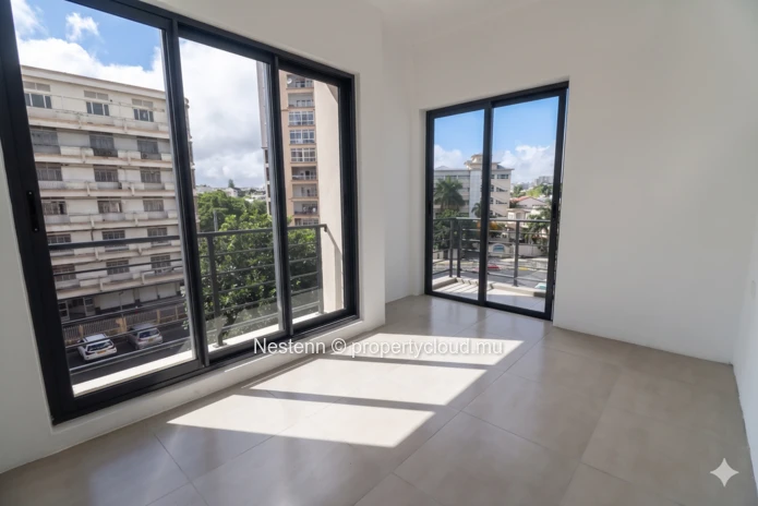 Spacious unfurnished apartment on level 3 in a secure residence