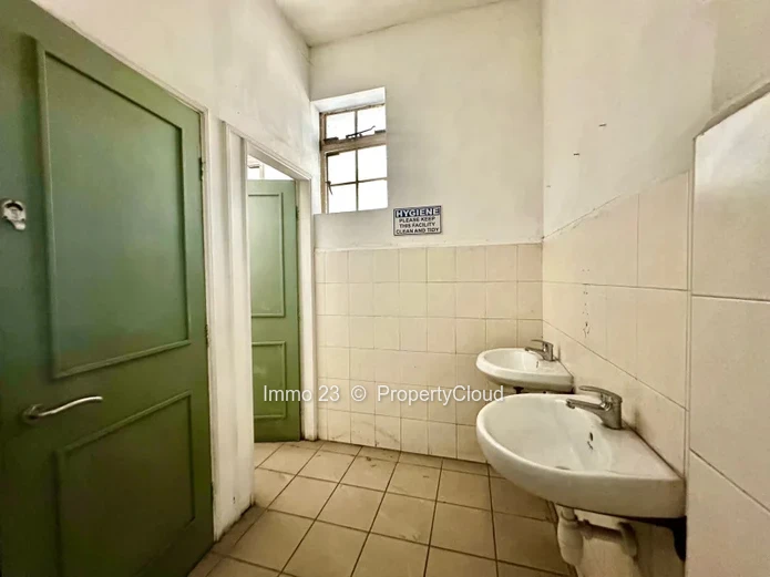 Warehouse - 4300m2 - Port Louis - Ref. EN86738LO