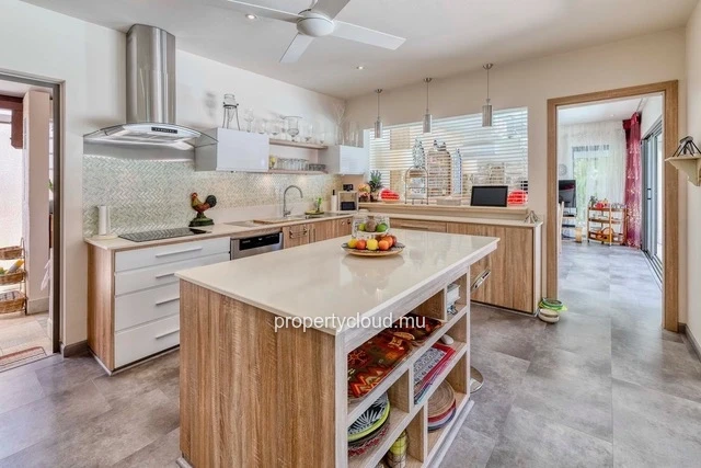 A vendre villa dans une résidence de prestige accessible aux étrangers. A deux minutes du centre de Grand Baie.